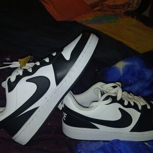 Nike Women's Black and White Sneakers